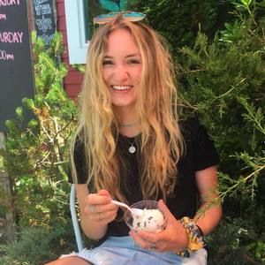 Meet your Posher, Caroline